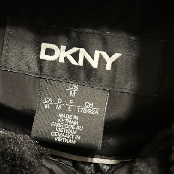DKNY - Size Medium-Women’s puffer jacket with faux fur hood *NEW WITH TAGS* - Picture 8 of 11